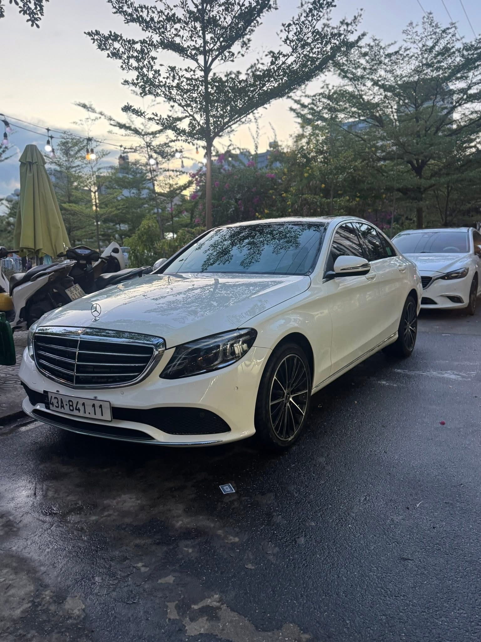 Mercedes C200 — ảnh minh họa